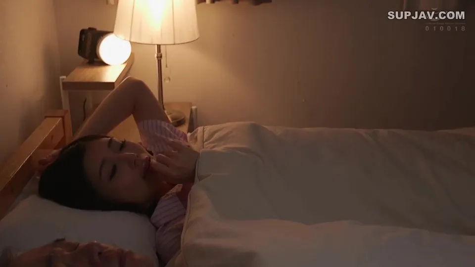 Frustrated Housewife's Passionate Kissing and Hardcore Encounter