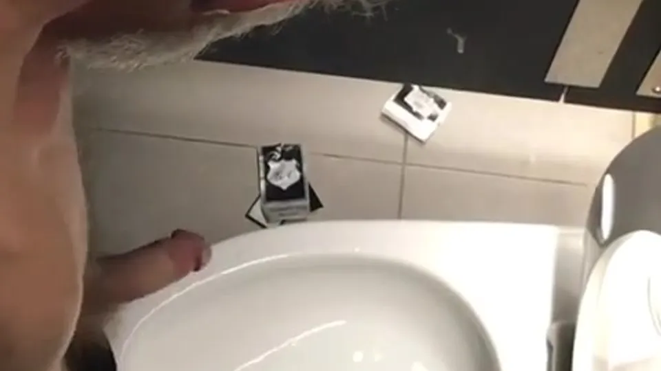 Homeless jerks in toilet - ThisVid.com