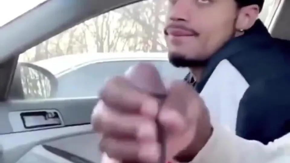 Homie knows how to score free weed - ThisVid.com
