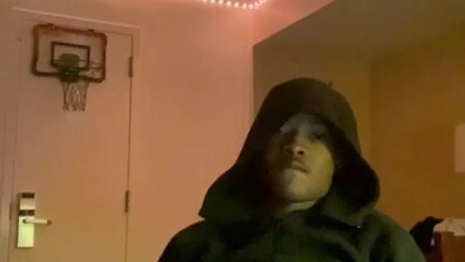Hook BBC almost caught jacking off in dorm room - ThisVid.com