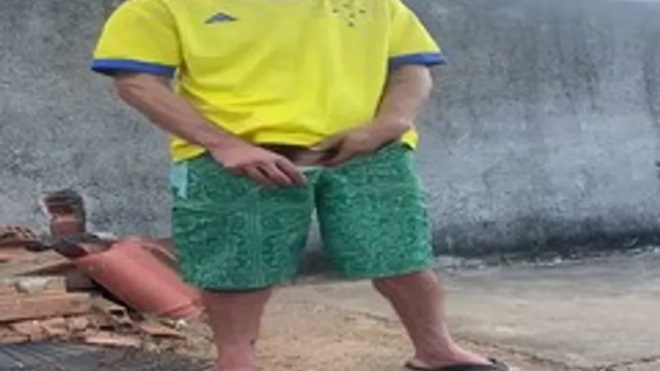 Brazilian Flashes Hard Cock