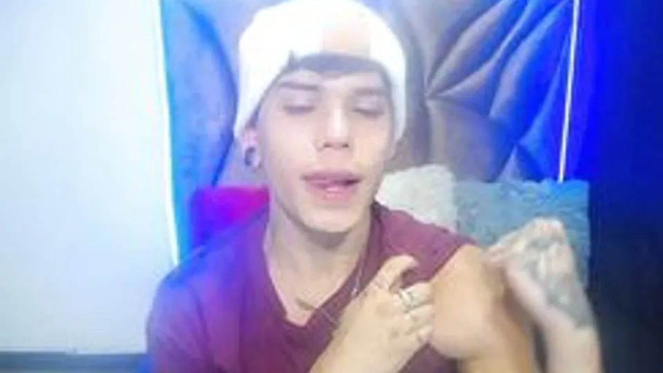 Horny Colombia Hottie polish his pretty dick and cum boys porn