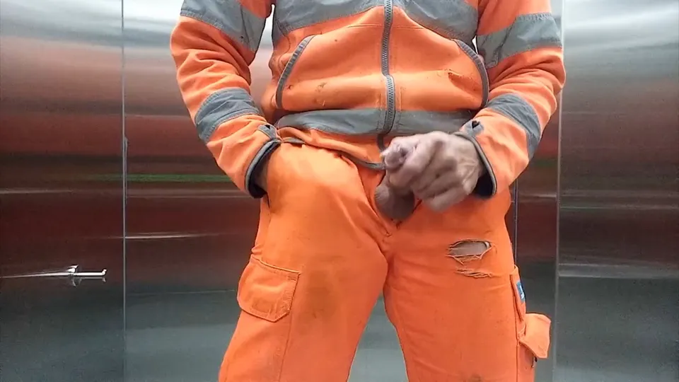 Horny construction worker cums during break - ThisVid.com