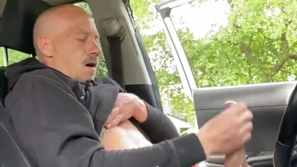 Horny Dad Shoots His Load - ThisVid.com