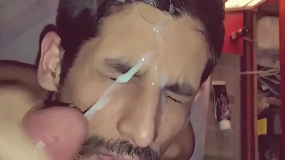 Horny Guy and his Huge Facial Cum Shootings - ThisVid.com
