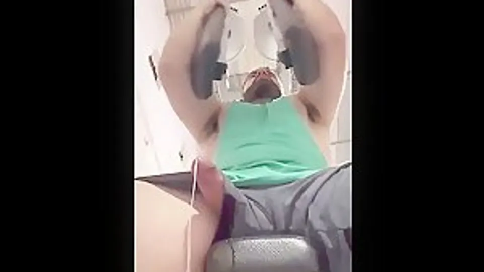 Duży cumshot brawca z siłowni