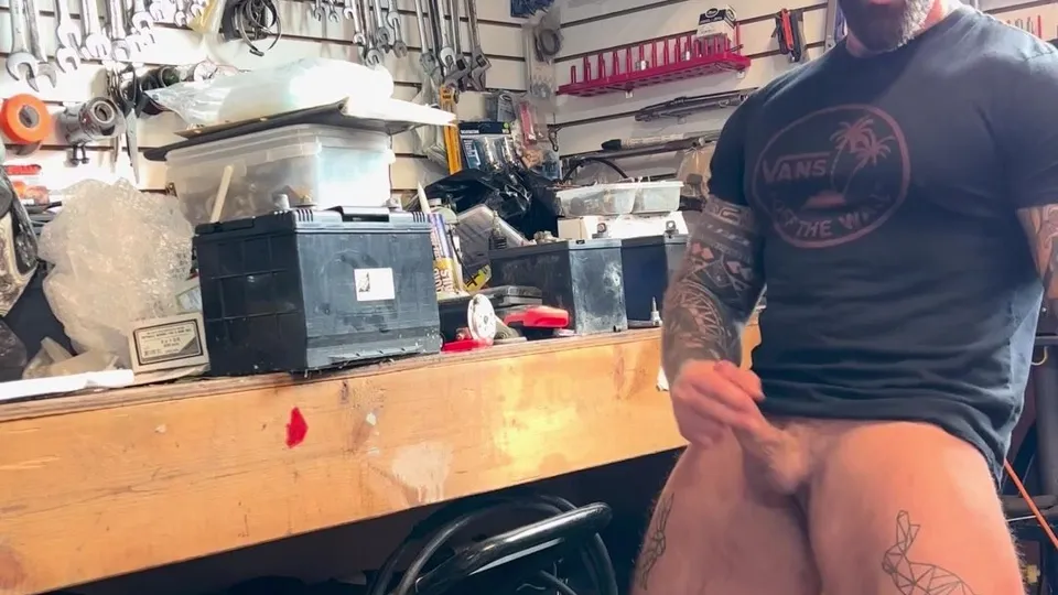Horny Married Str8 Unloads A FAT One In Work Shed - ThisVid.com