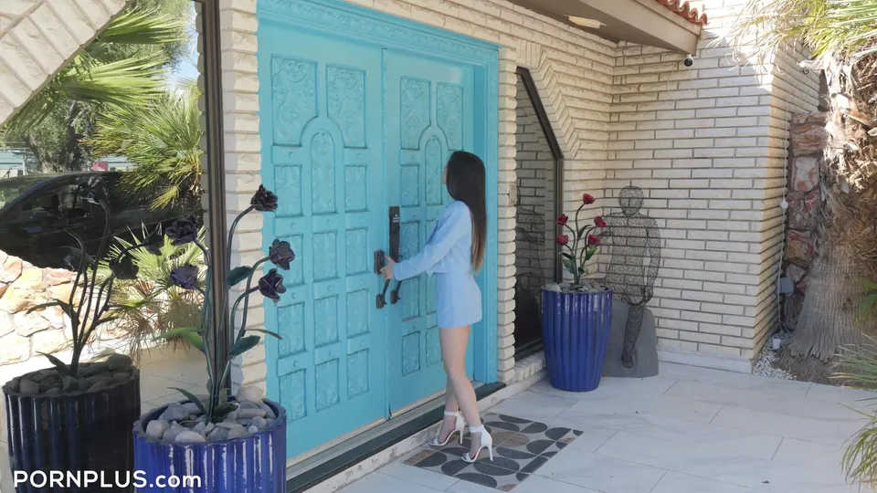 Lulu Chu's Horny Encounter