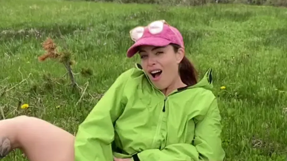 Mature Brunette Cums Outside