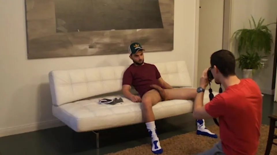 Horny photoshoot of a big dicked stud - ThisVid.com