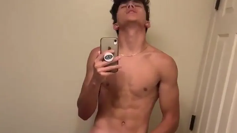 Horny Teen Cums in the Mirror - ThisVid.com