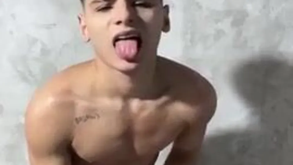 Latino Guy Cums Solo on Cam