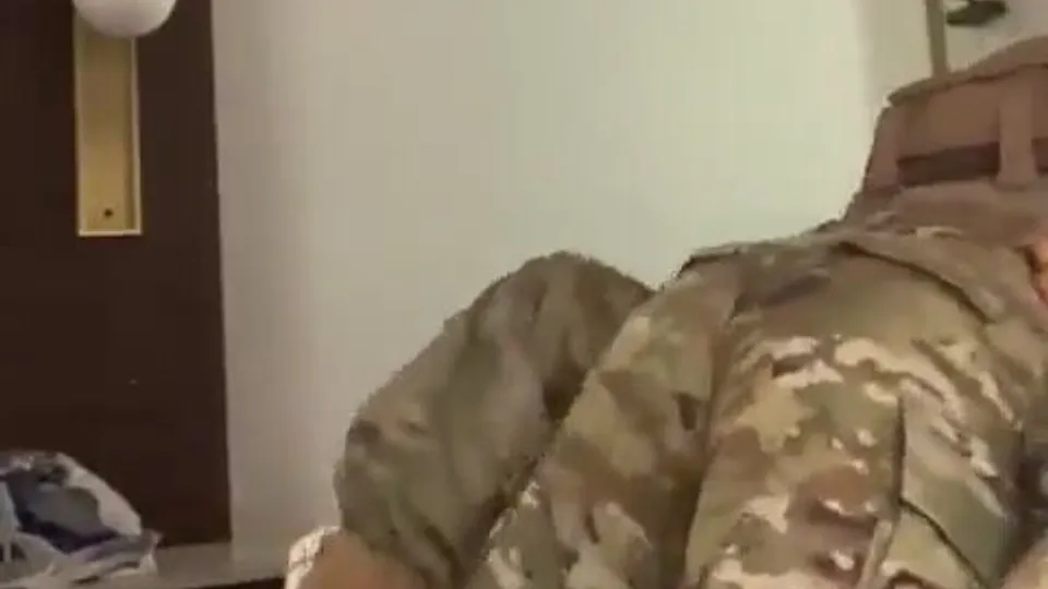 Hot army men - ThisVid.com