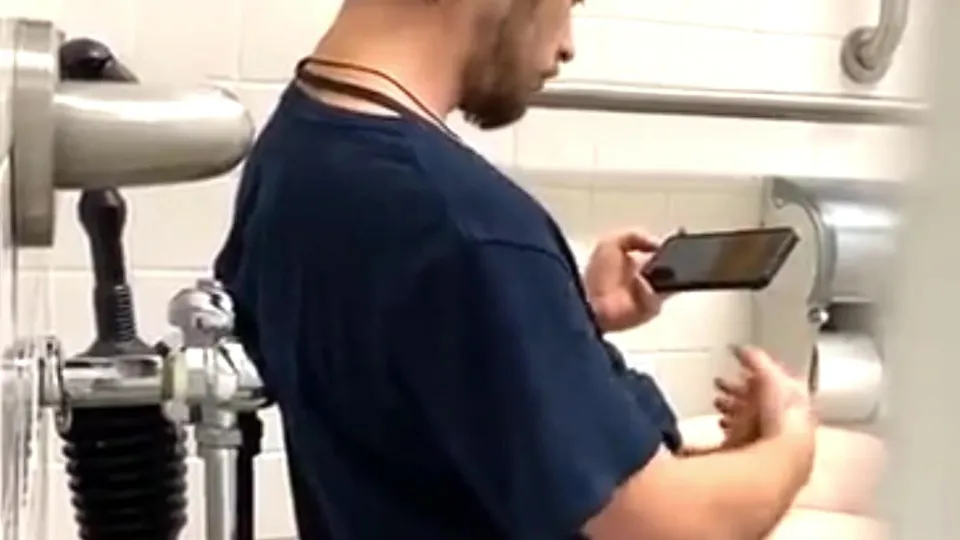 Hot as f*ck scruffy guy - ThisVid.com