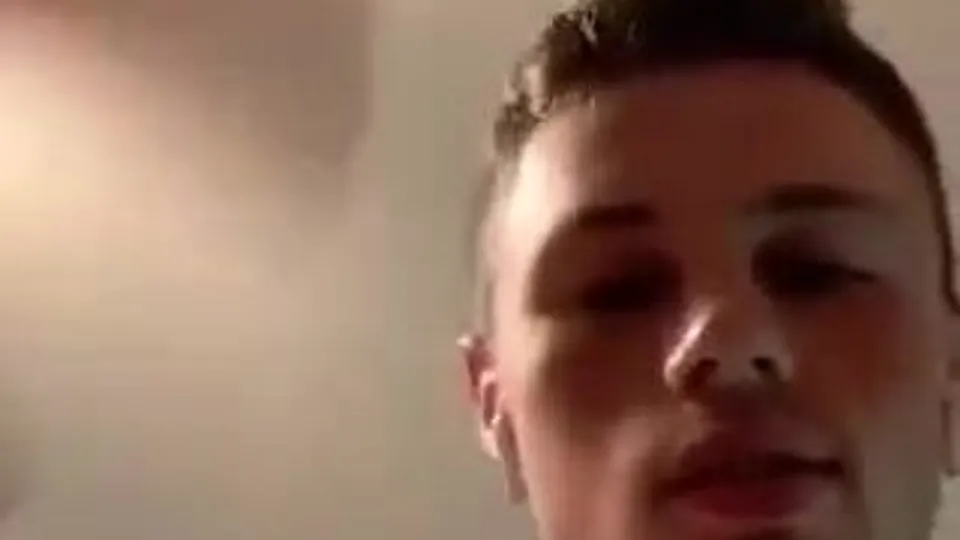 Hot athletic str8 baited jerking off wgirl over cam