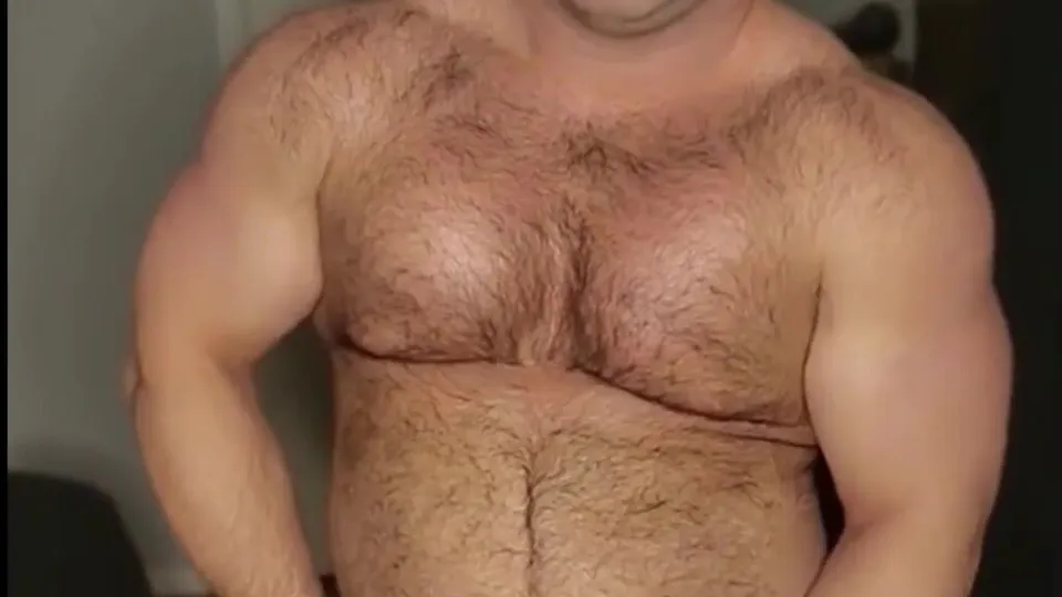 Hot Bald Musclebear naked flexing amd JO - ThisVid.com