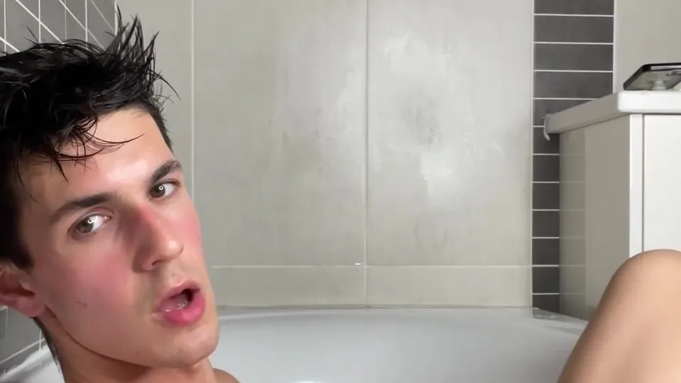 Hot bathtub solo - ThisVid.com
