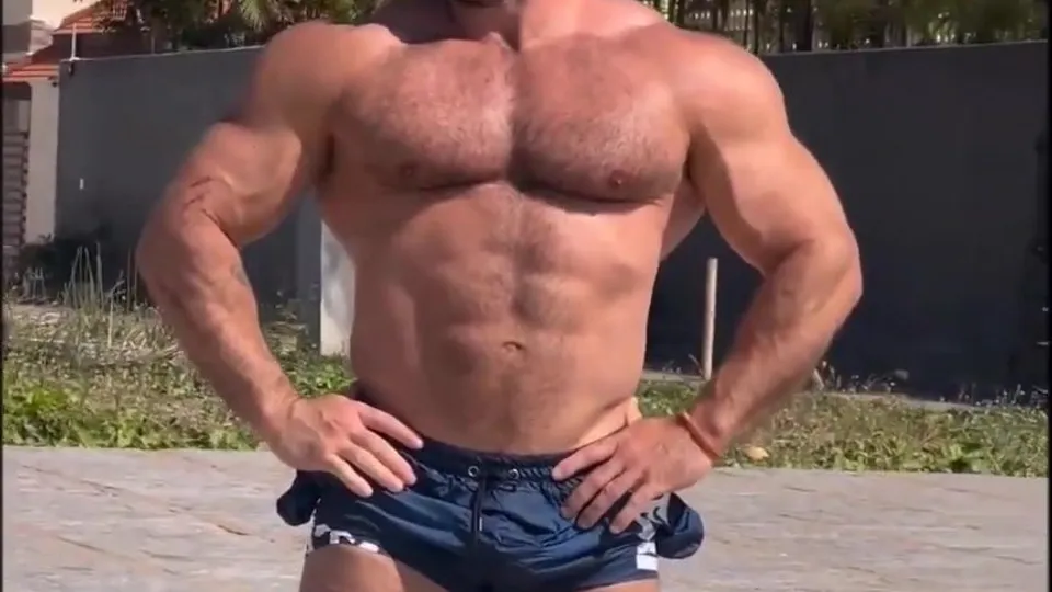 Hot, bearded and hairy muscle beast. - ThisVid.com