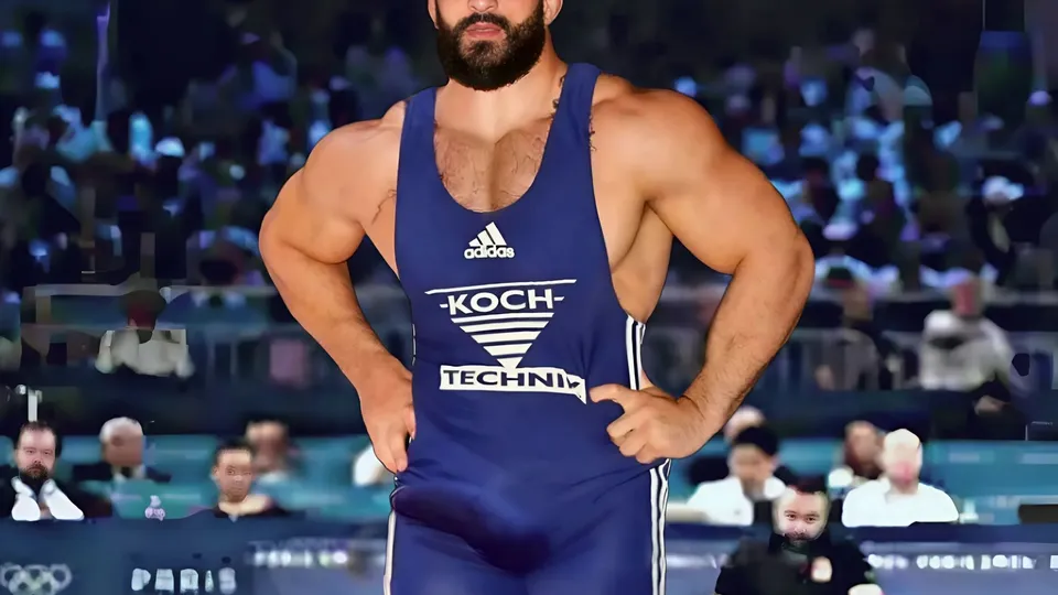 Hot Bearded-Beefy Wrestler and His Big Boner 1 - ThisVid.com