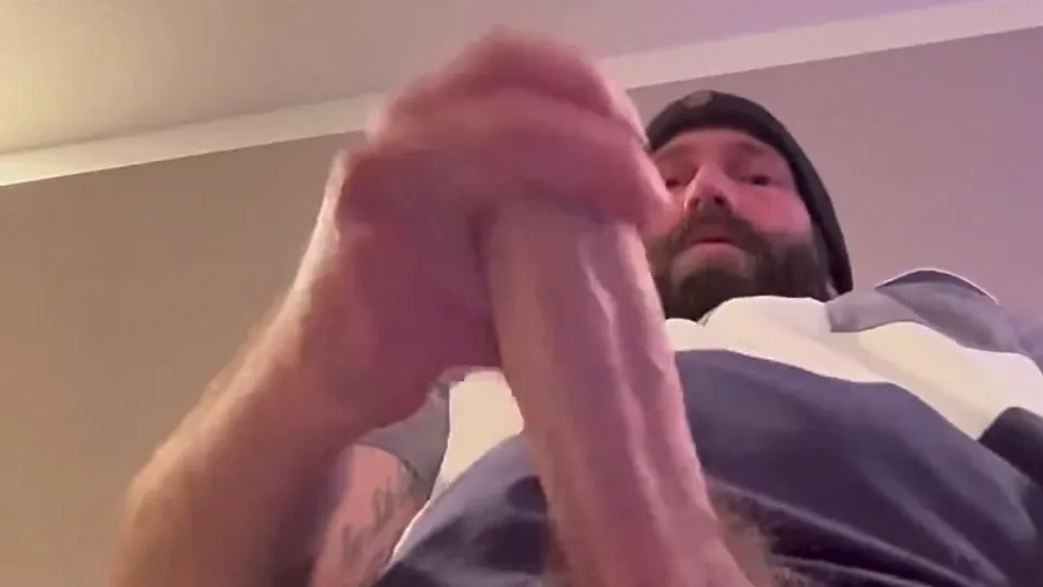 Hot Bearded Daddy’s Big Cock - ThisVid.com