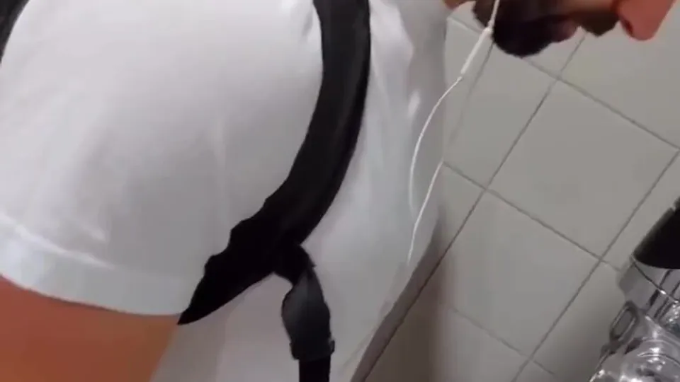 HOT BEARDED MAN SPIED PISSING IN PUBLIC URINAL - ThisVid.com