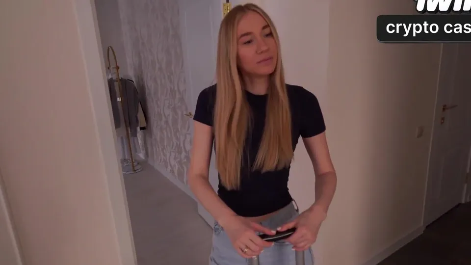 Hot blonde stepmom shakes with orgasm, culo smacking my dick. Unreal homemade sex, morning wood gone wild!