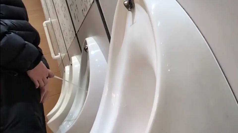 Hot boy pissing spy 4 - ThisVid.com