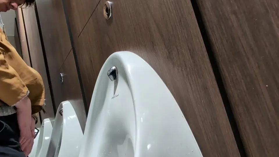 Hot boy pissing spy 5 - ThisVid.com