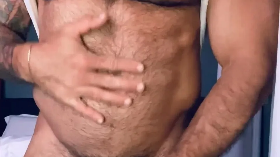 Hot Brazilian Musclebear wanks - ThisVid.com