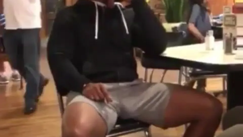 Hot bulging guy in public - ThisVid.com