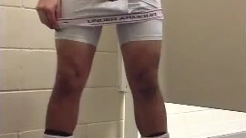Hot college soccer cums in lockerroom - ThisVid.com 中文