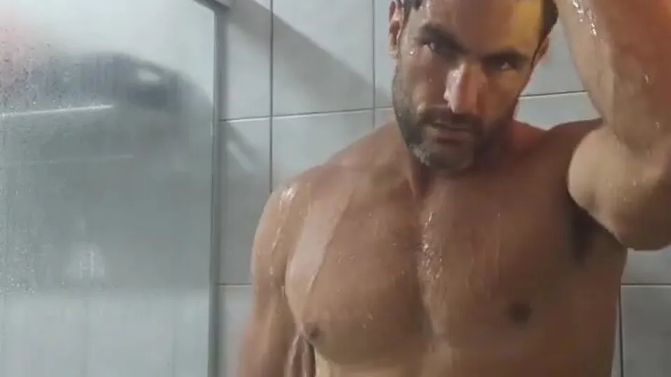 Hot DILF showering - ThisVid.com