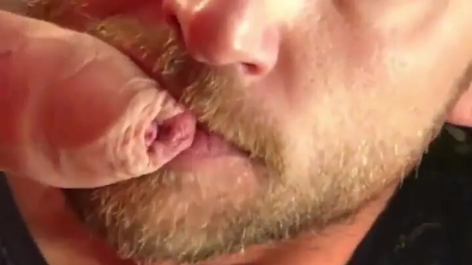 Hot dude makes mouth love to foreskin - ThisVid.com