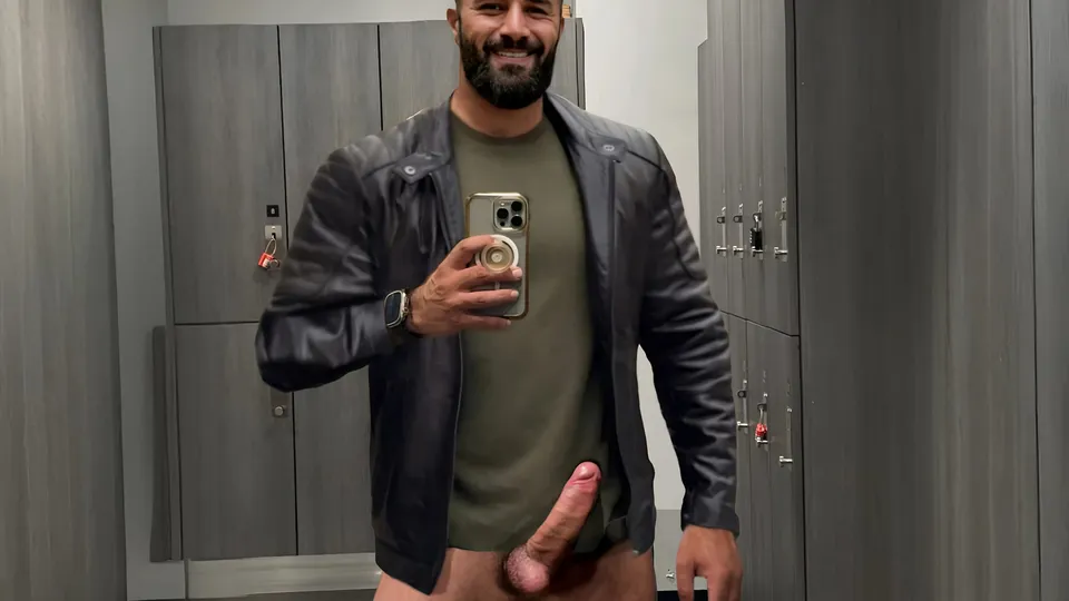 Hot Fitness Influencer Masturbating in the Shower - ThisVid.com