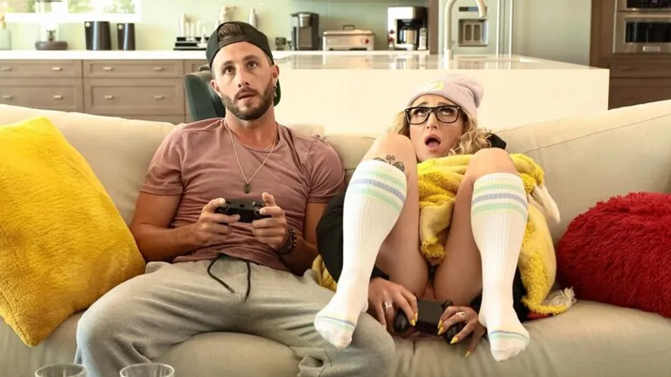 Hot Girls Game - Lucas FrostSusie Stellar - Gamer Girl Suprise 