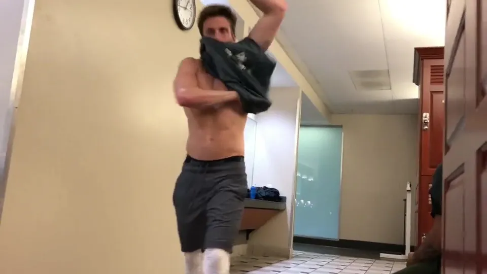 Hot Guy At Gym and Urinal - ThisVid.com