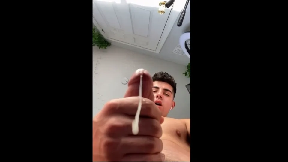 Hot Guy Cumming From Above! - ThisVid.com