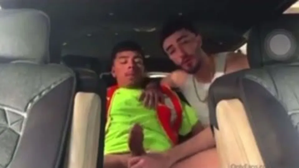 Hot Guy Getting Head in Back Seat of Car - ThisVid.com