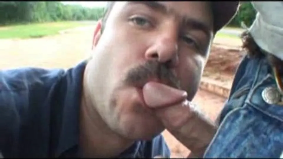 Hot guy giving a public blowjob - ThisVid.com