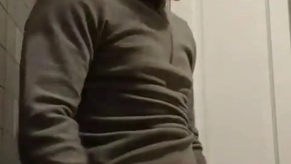Hot guy plays with big soft dick - ThisVid.com