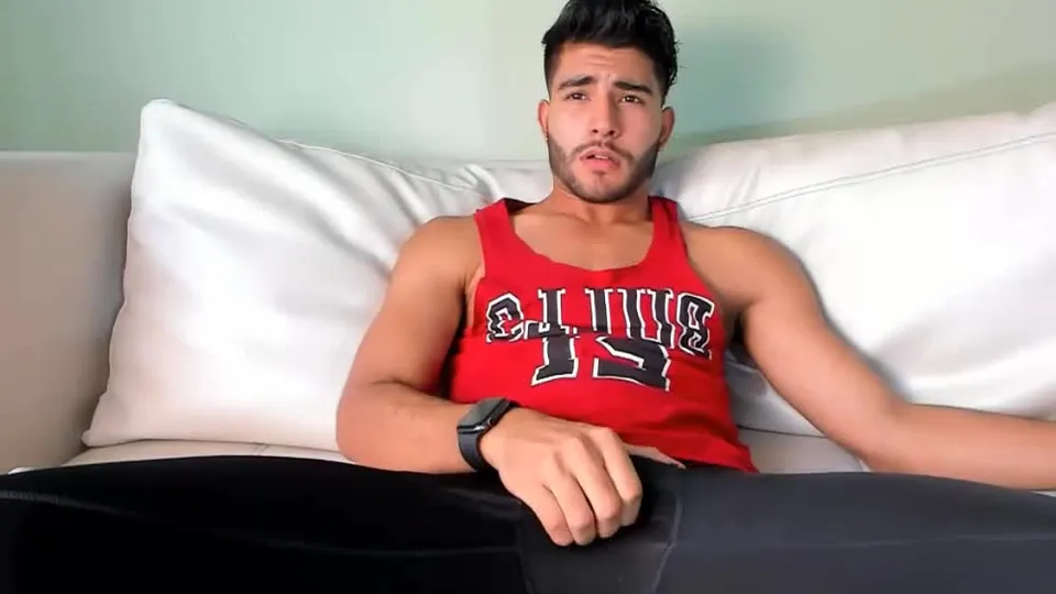 Hot Guy Shows Ass