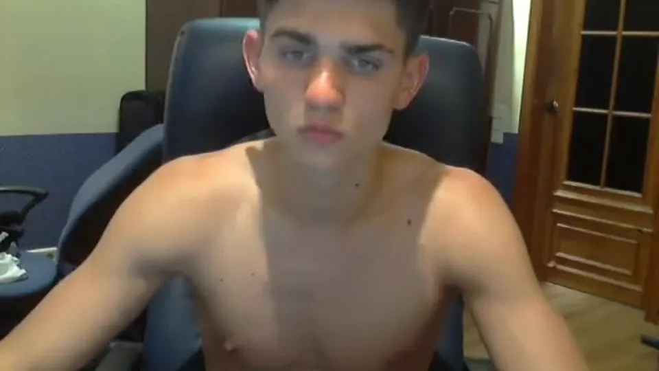 Hot guy wanks off - ThisVid.com