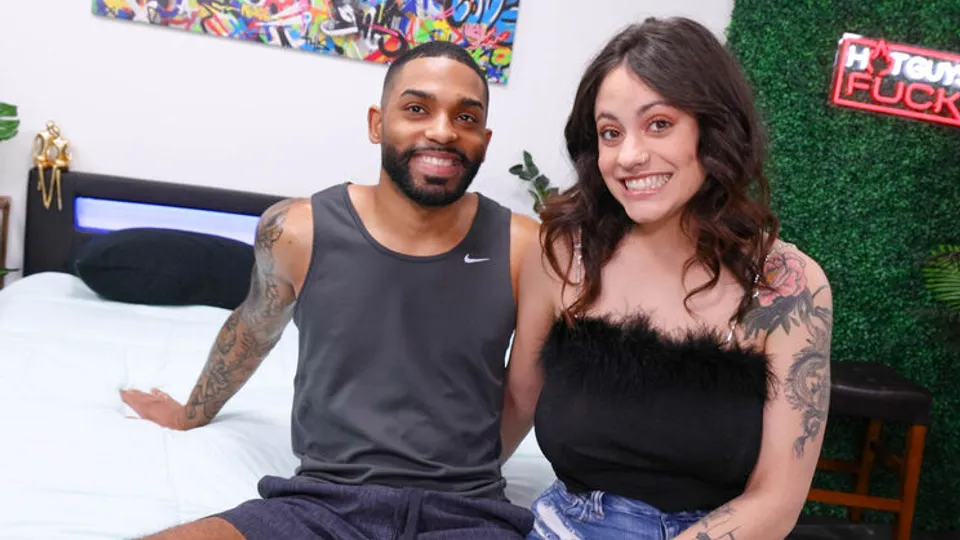 Hot Guys Fuck - Melody FoxxJames Harp - Melody Foxx Loves The Shredded Abs On Athletic James Harp 