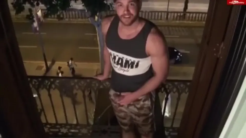 HOT GUYS PISSING OUTSIDE ON BALCONY - ThisVid.com