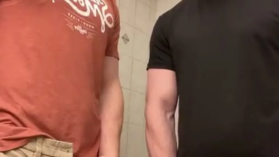 Hot guys pissing together - ThisVid.com