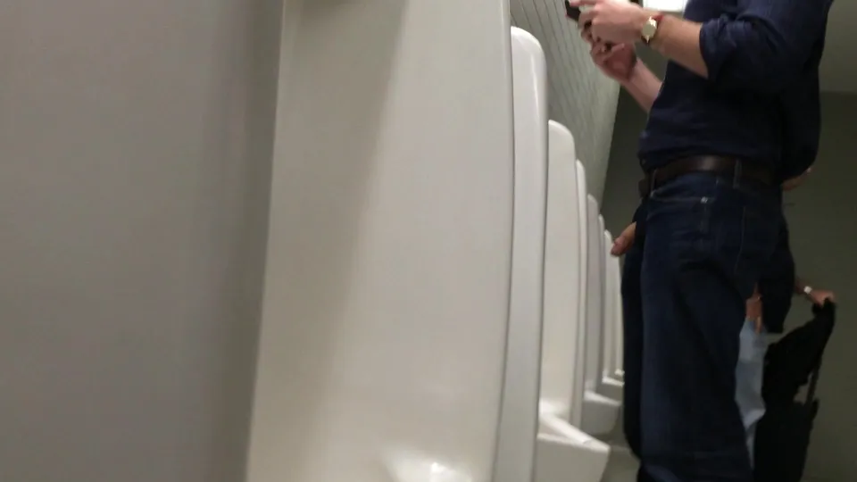 Hot guys pissing - video 8 - ThisVid.com