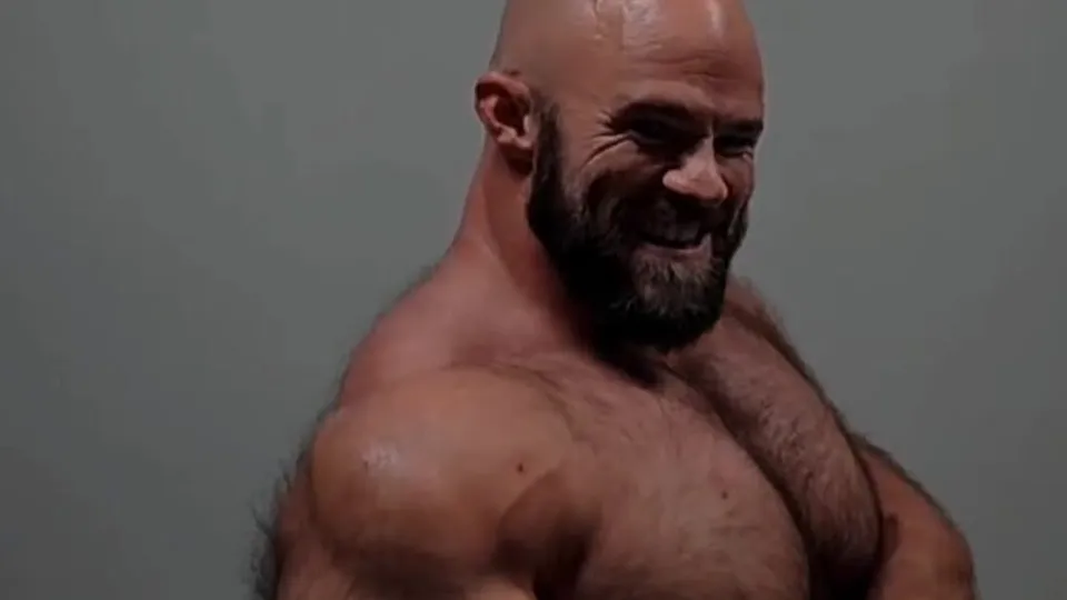 Hot Hairy Musclebear perfection - ThisVid.com