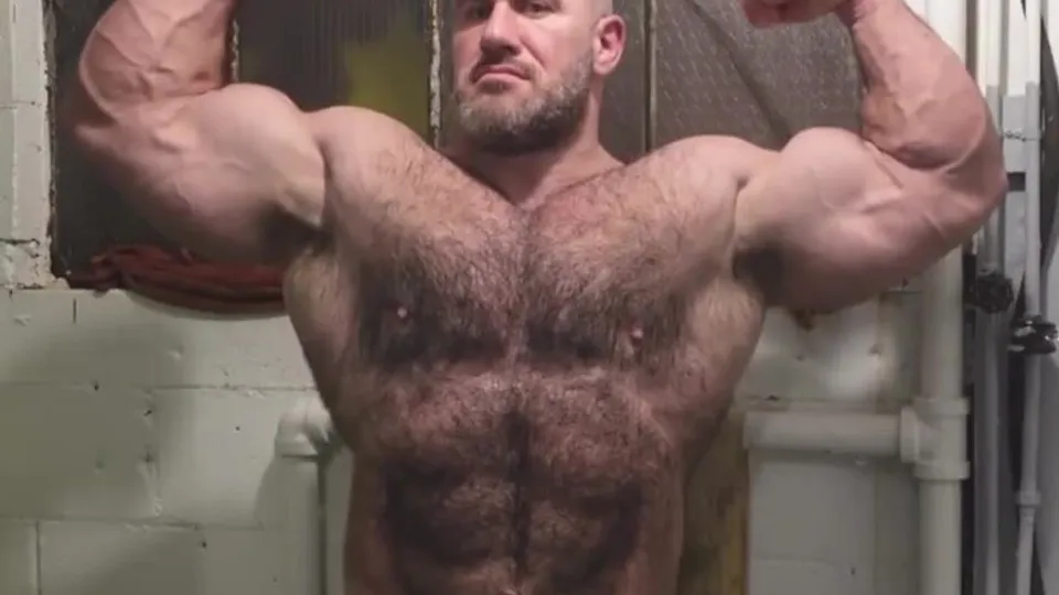 Hot Hairy Musclebeast - ThisVid.com
