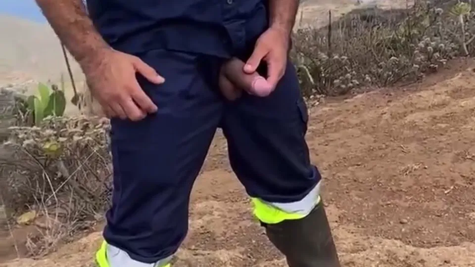 Hot hairy piss 02 - ThisVid.com