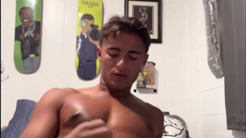 Hot hawaiian guy - ThisVid.com